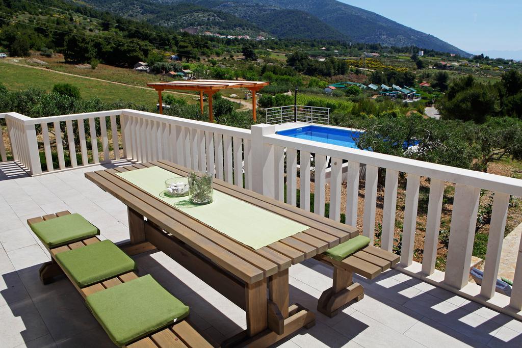 Holiday Homes Oliva Bol Pokoj fotografie
