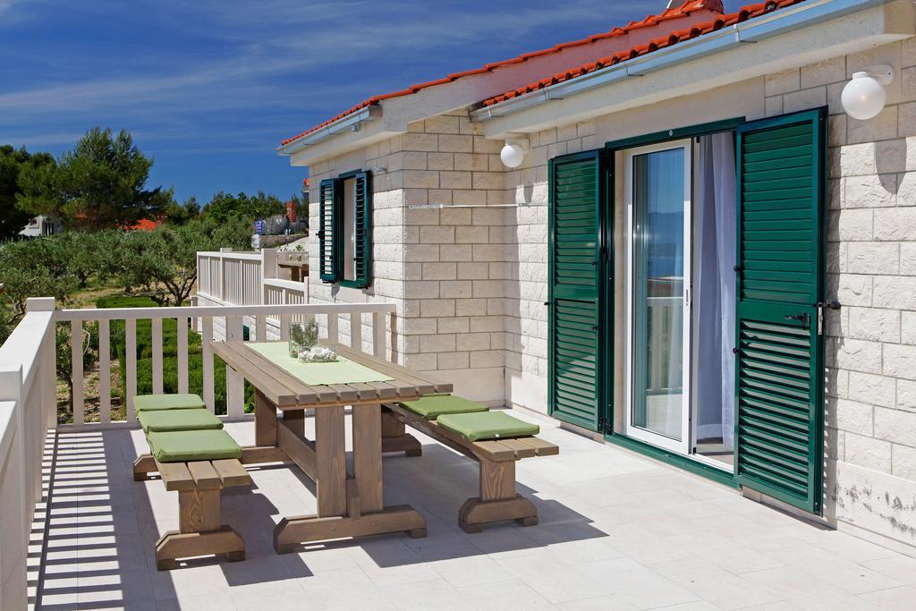 Holiday Homes Oliva Bol Pokoj fotografie
