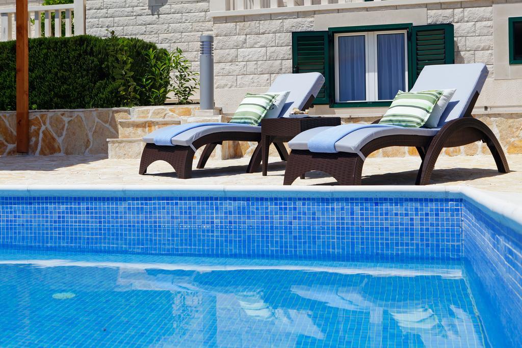 Holiday Homes Oliva Bol Pokoj fotografie