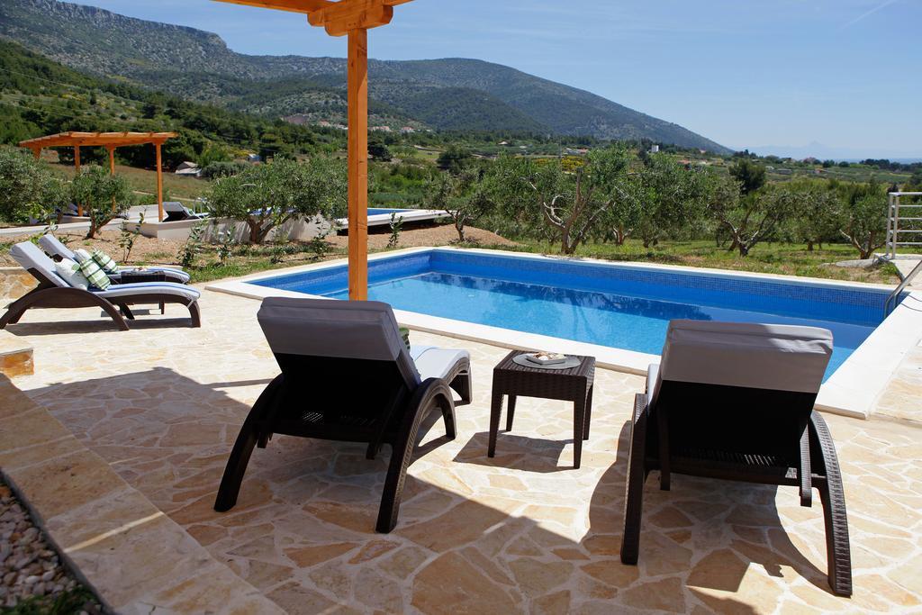 Holiday Homes Oliva Bol Pokoj fotografie