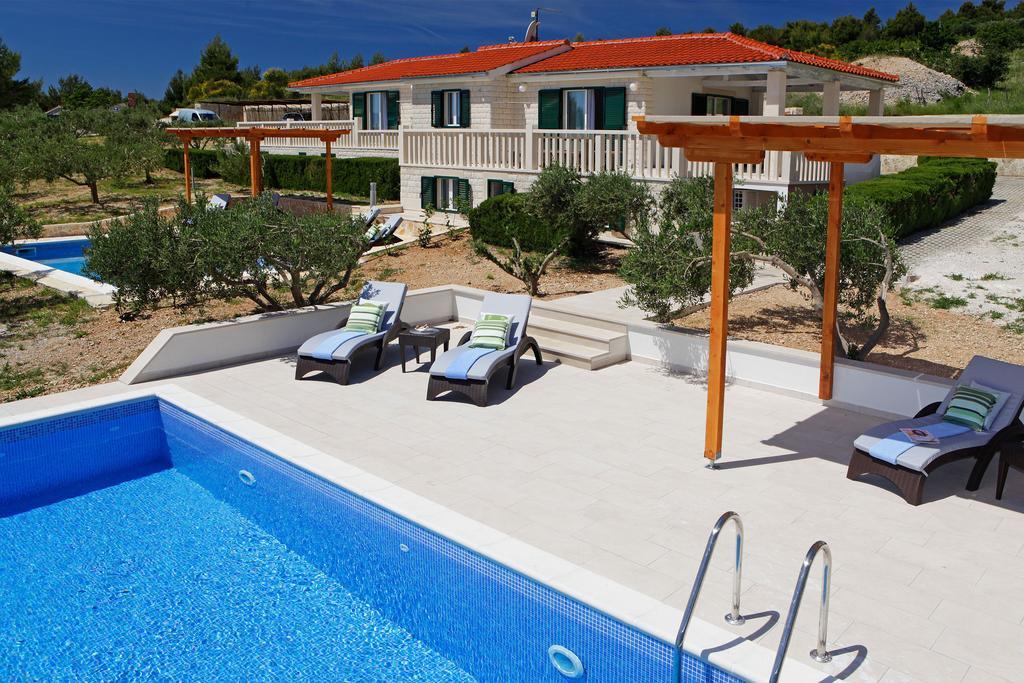 Holiday Homes Oliva Bol Pokoj fotografie