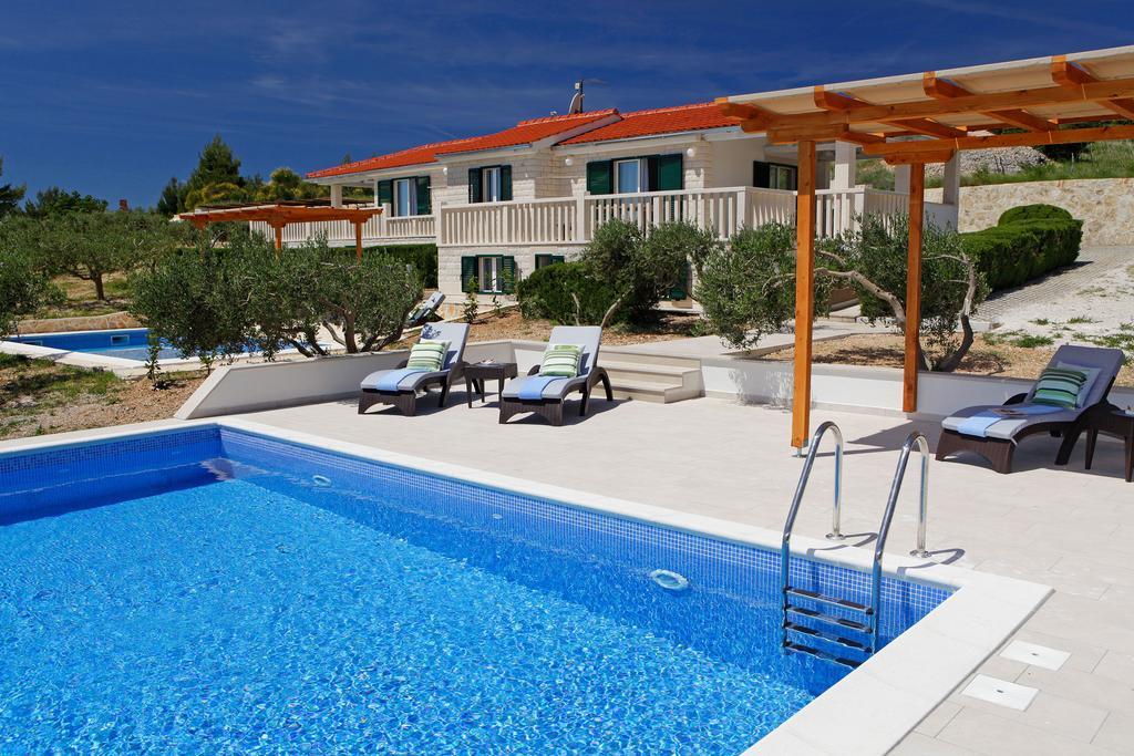 Holiday Homes Oliva Bol Pokoj fotografie