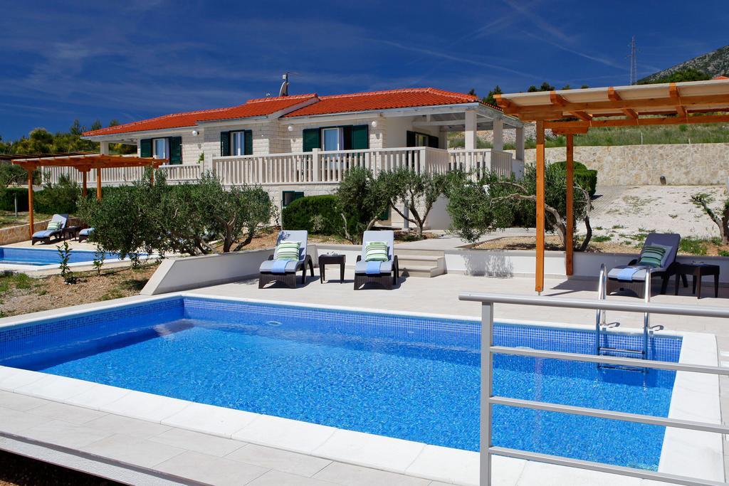 Holiday Homes Oliva Bol Pokoj fotografie